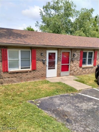 31 1/2 Elm Street, Unit A2, Struthers, OH 44471 Main Photo