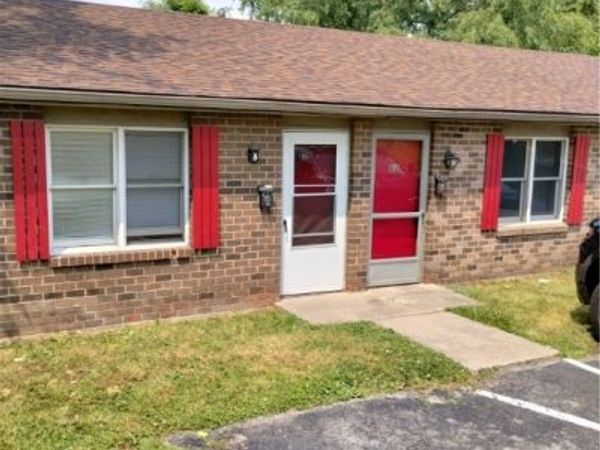 31 1/2 Elm Street, Unit A2, Struthers, OH 44471