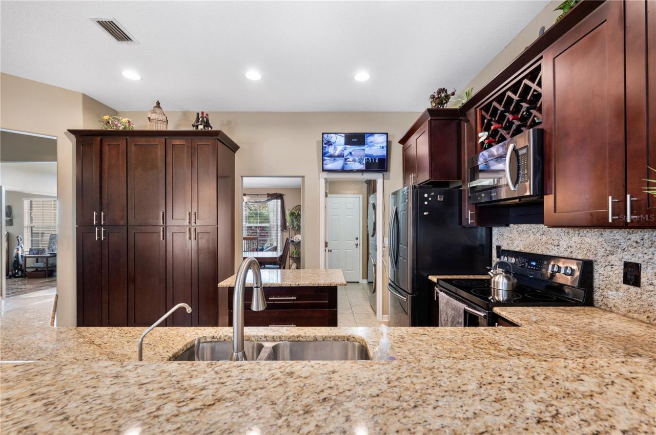 4403 Avondale Groves Street, Plant City, FL 33567 Photo