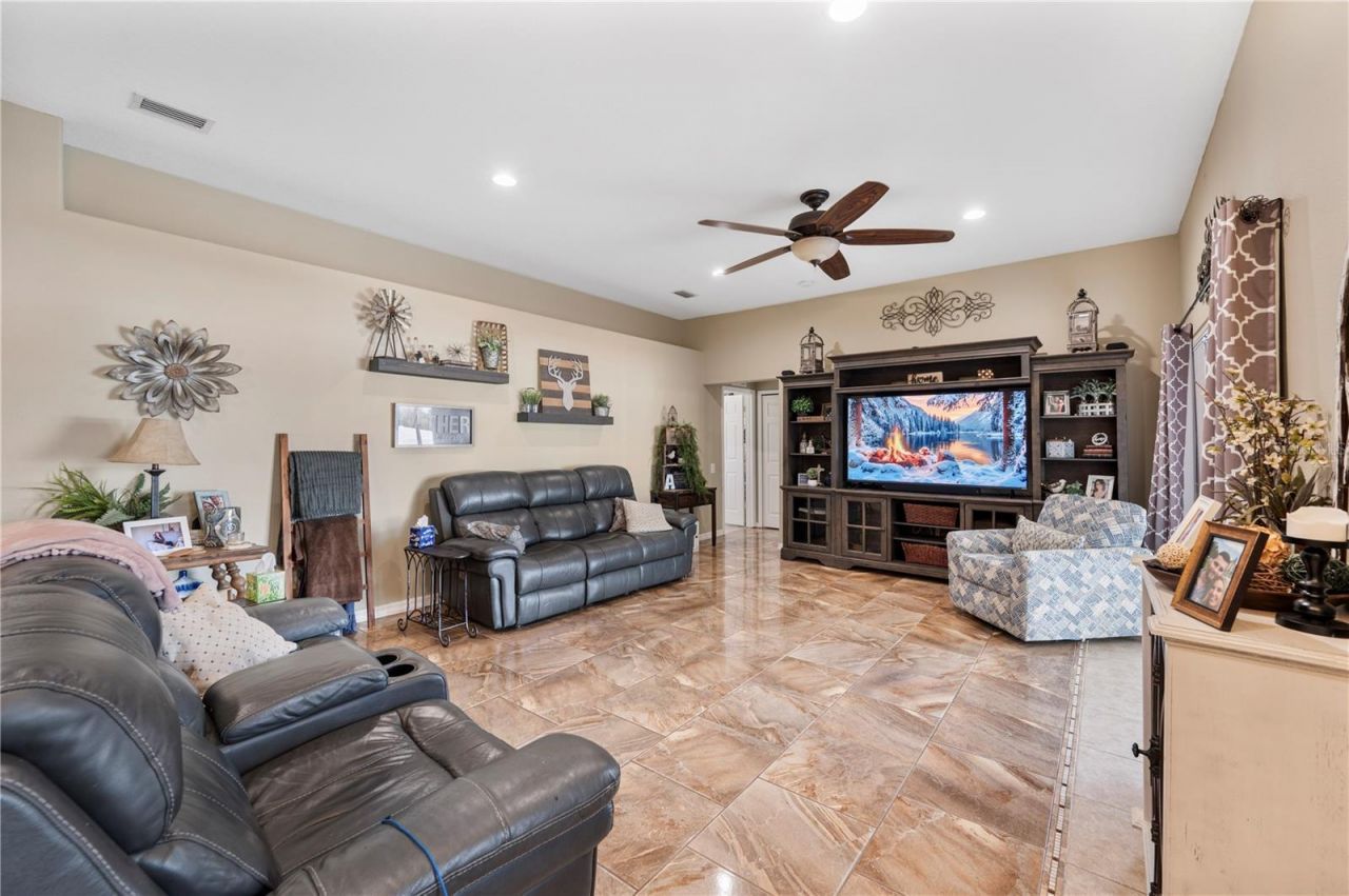 4403 Avondale Groves Street, Plant City, FL 33567 Photo