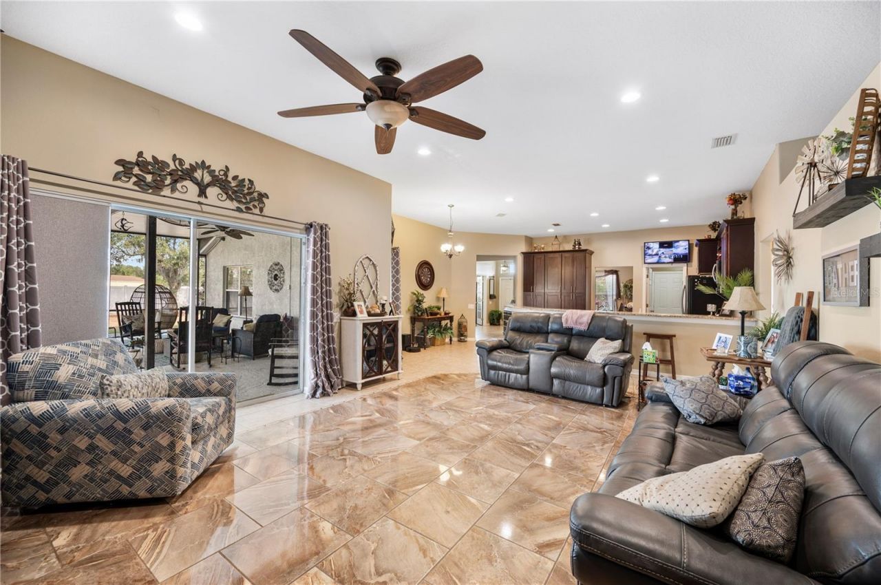 4403 Avondale Groves Street, Plant City, FL 33567 Photo