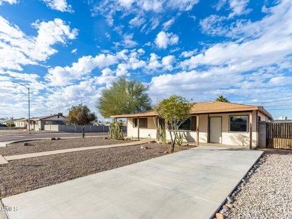 11136 W MONTANA Avenue, Youngtown, AZ 85363