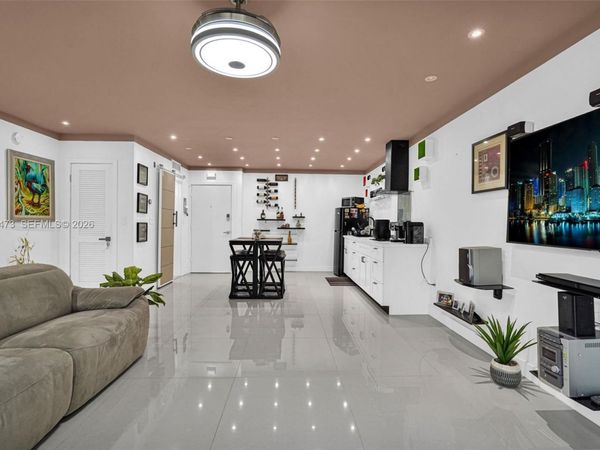 7401 SW 82nd St, Unit 202S, Miami, FL 33143