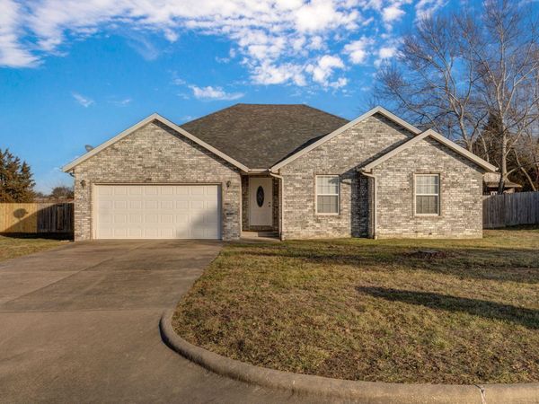 704 N Ivy Lane , Strafford, MO 65757