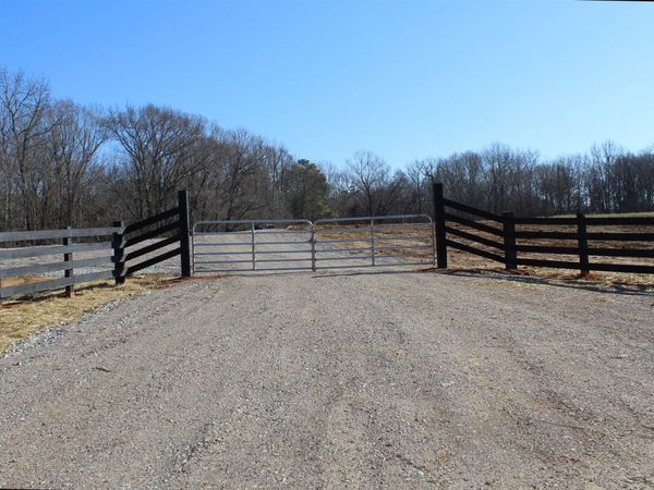 000 VILDO RD, Bolivar, TN 38008