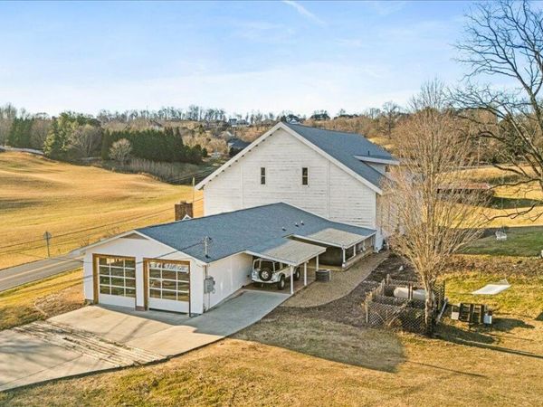 2752 Knob Creek Road, Johnson City, TN 37604