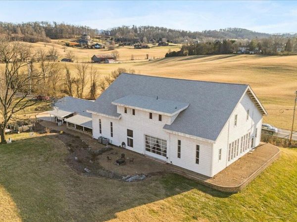 2752 Knob Creek Road, Johnson City, TN 37604
