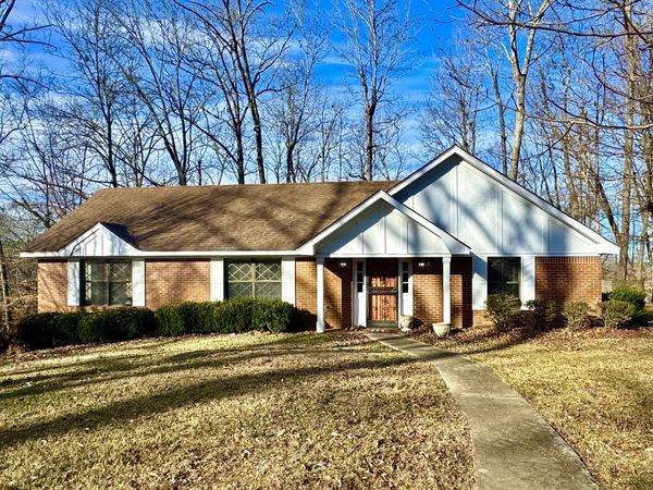 196 S Parkway, Columbus, MS 39705