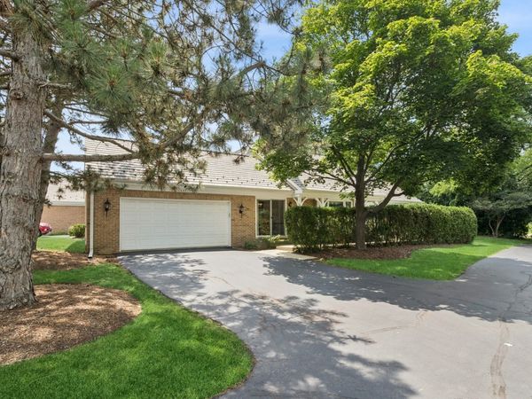 1427 Shire Circle, Inverness, IL 60067