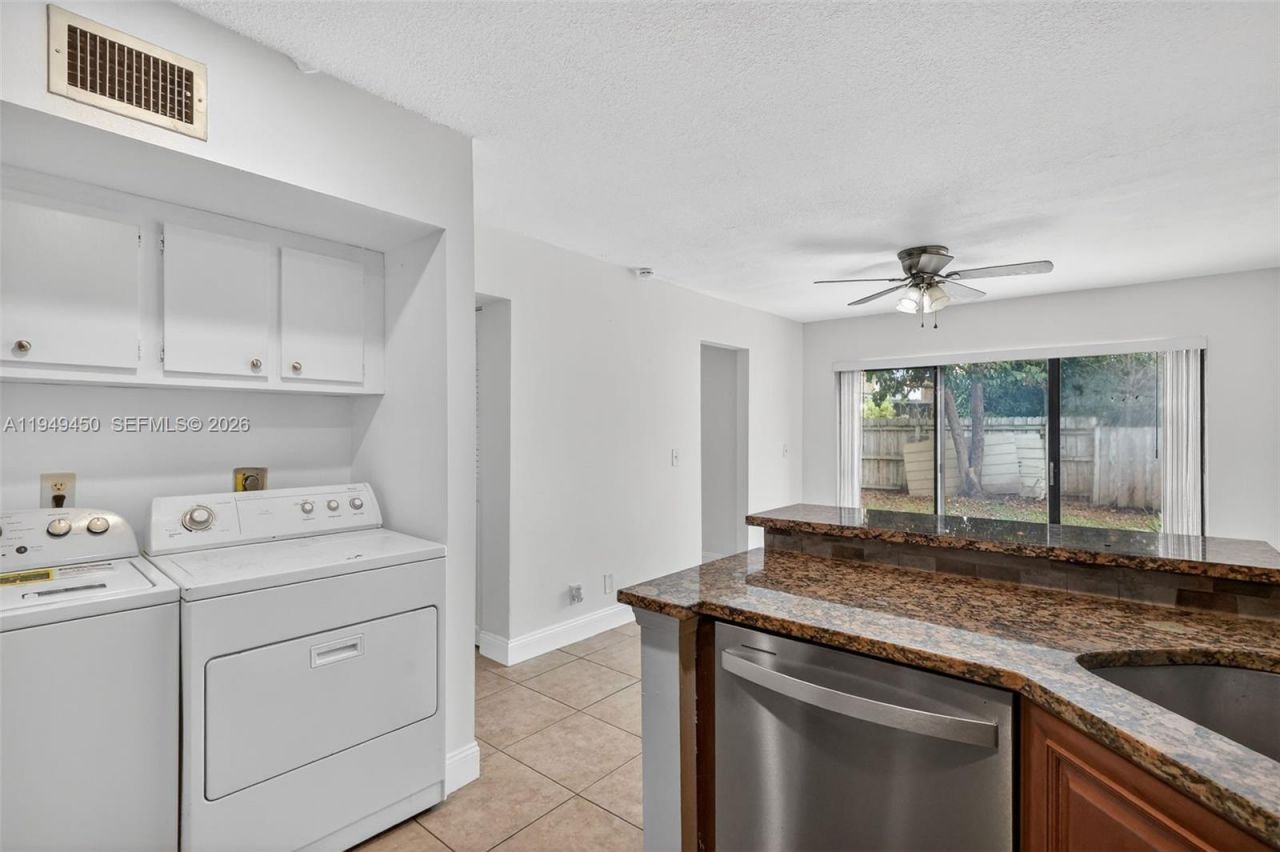 3516 Gardens East Dr, Unit A, Palm Beach Gardens, FL 33410 Photo