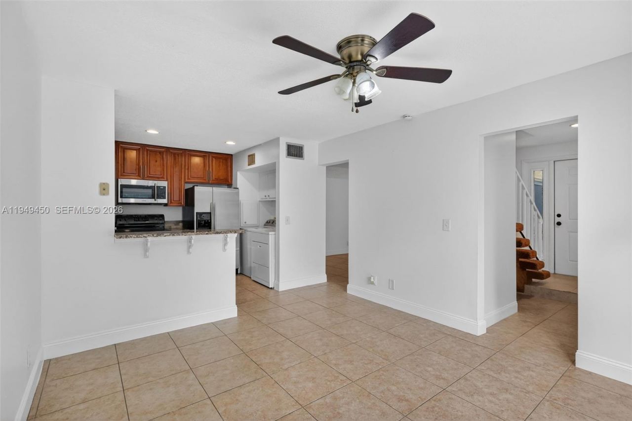 3516 Gardens East Dr, Unit A, Palm Beach Gardens, FL 33410 Photo