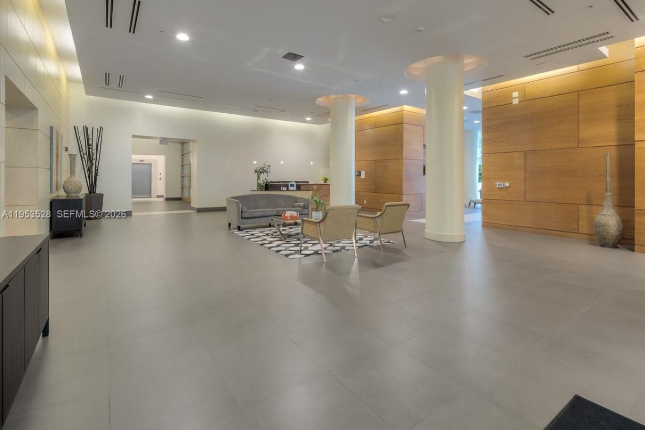 665 NE 25th St, Unit 2202, Miami, FL 33137 Photo