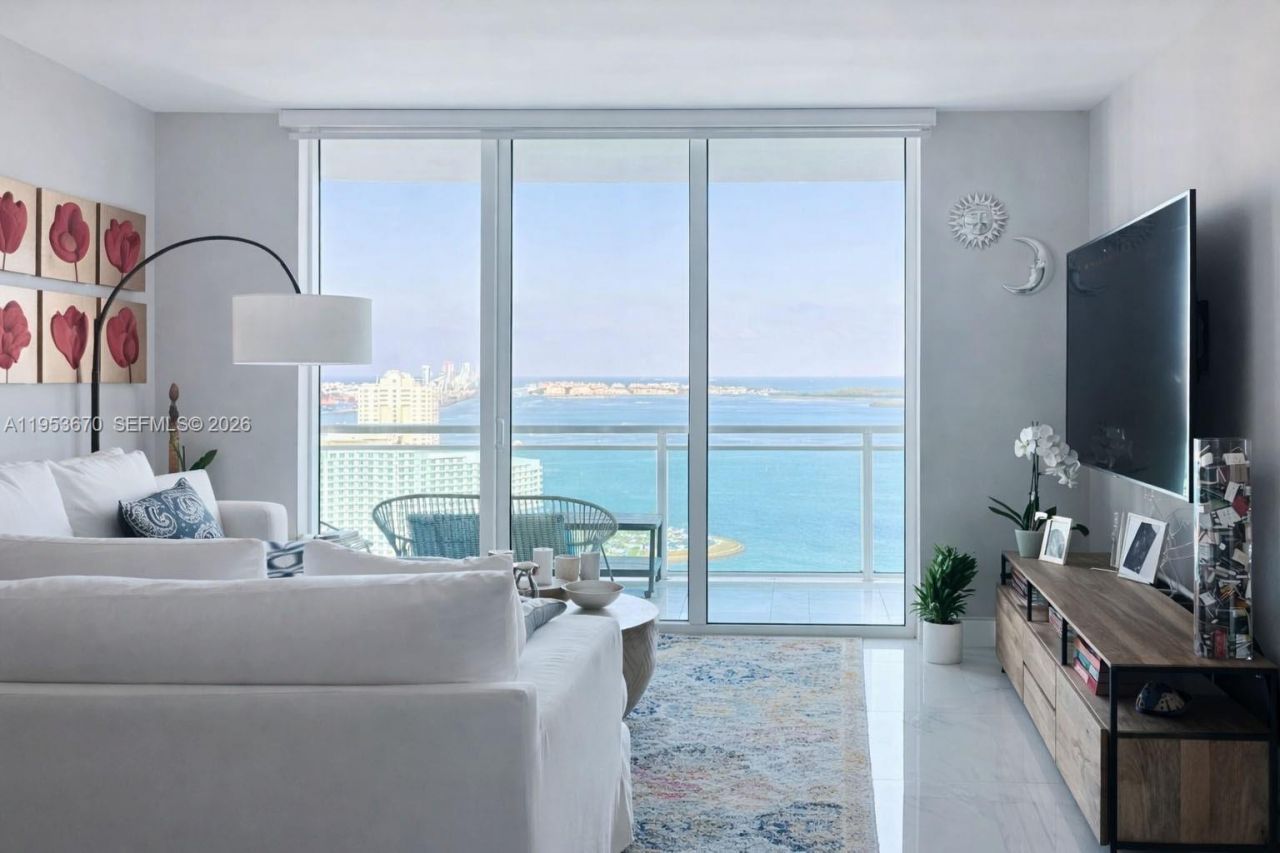 951 Brickell Ave, Unit 3304, Miami, FL 33131 Photo
