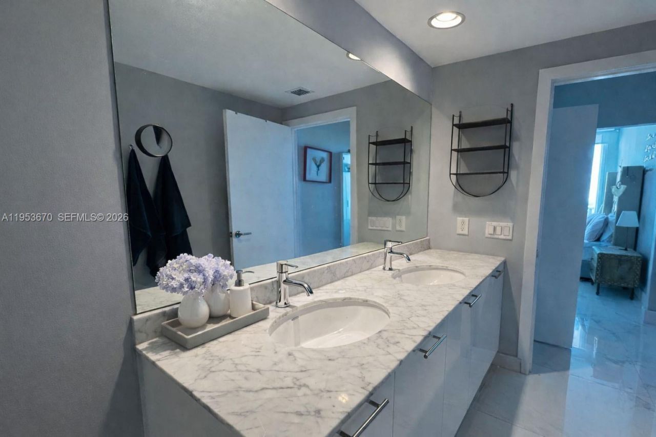 951 Brickell Ave, Unit 3304, Miami, FL 33131 Photo