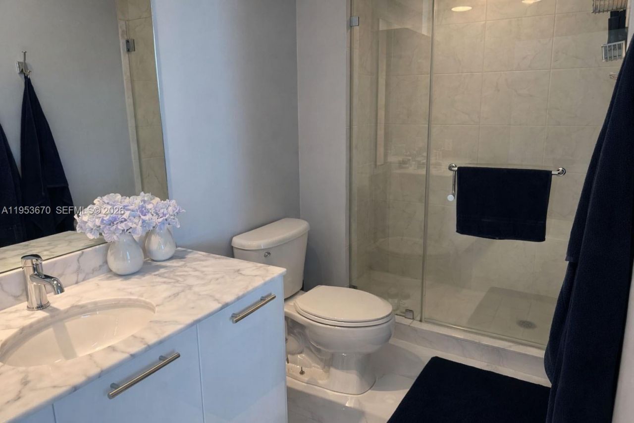 951 Brickell Ave, Unit 3304, Miami, FL 33131 Photo