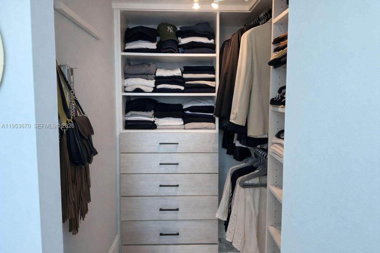 951 Brickell Ave, Unit 3304, Miami, FL 33131 Photo