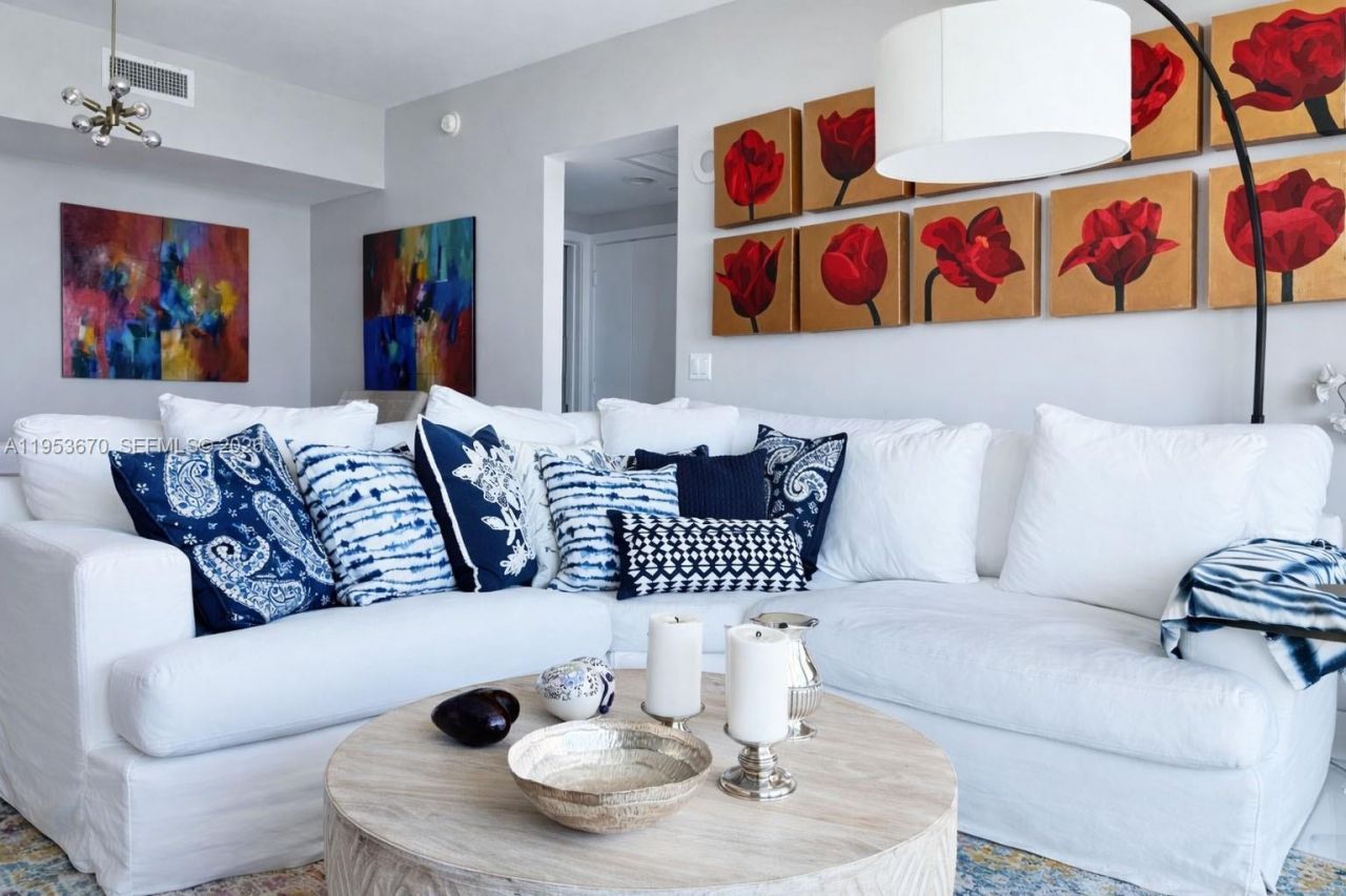 951 Brickell Ave, Unit 3304, Miami, FL 33131 Photo