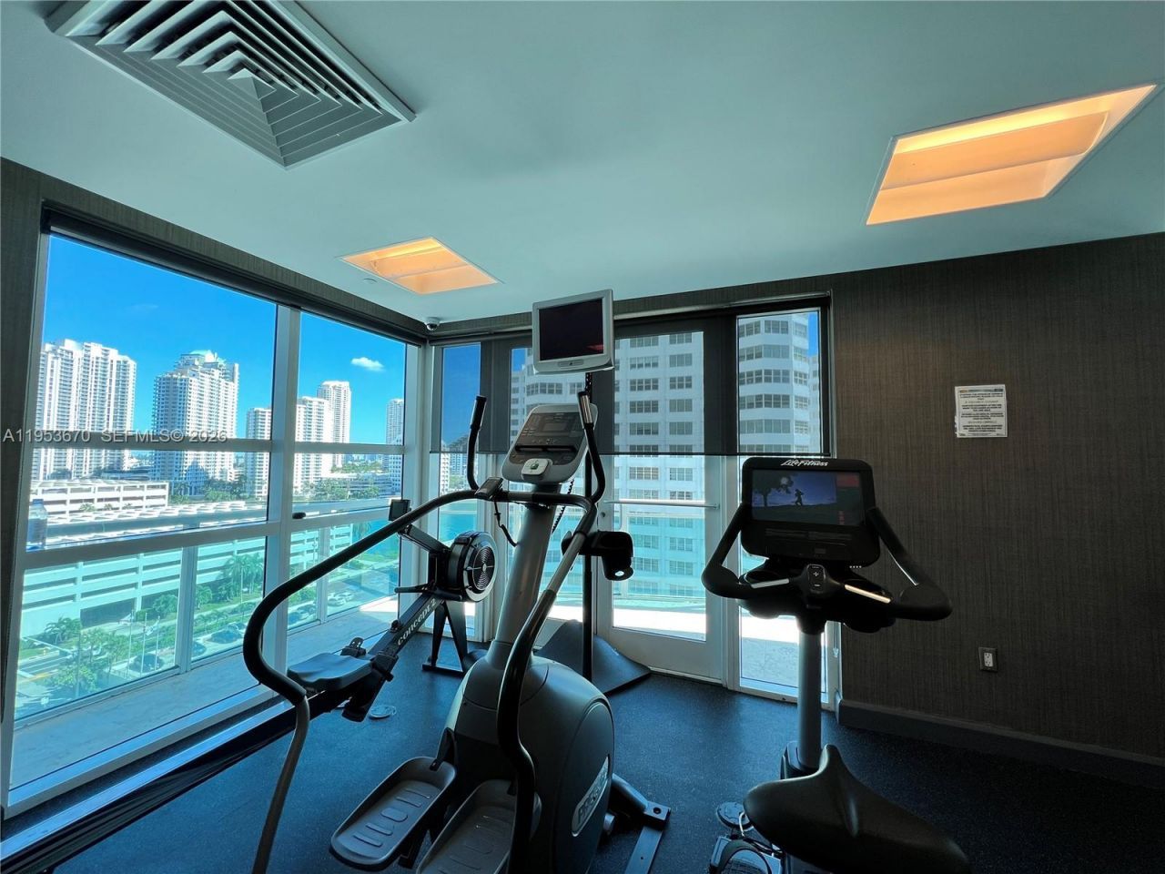 951 Brickell Ave, Unit 3304, Miami, FL 33131 Photo