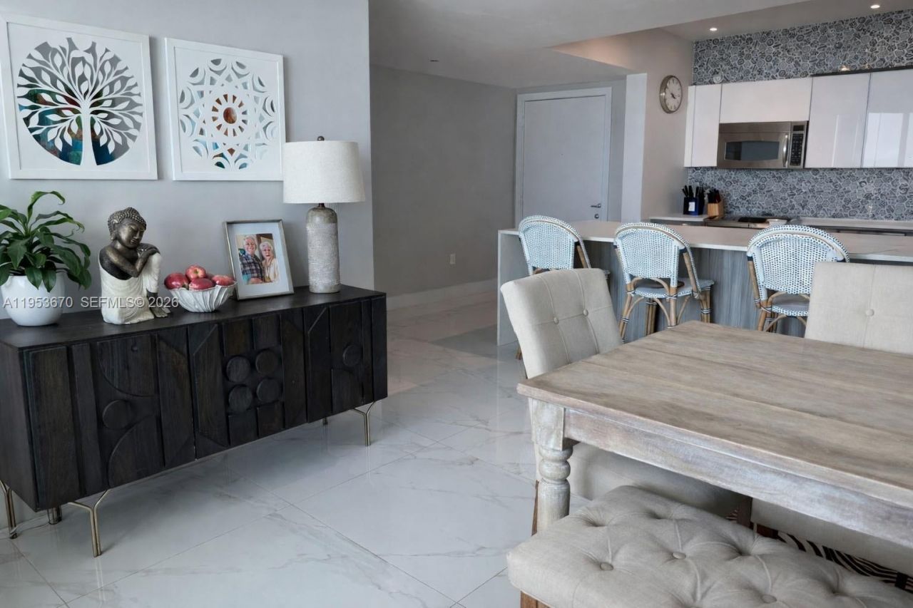 951 Brickell Ave, Unit 3304, Miami, FL 33131 Photo