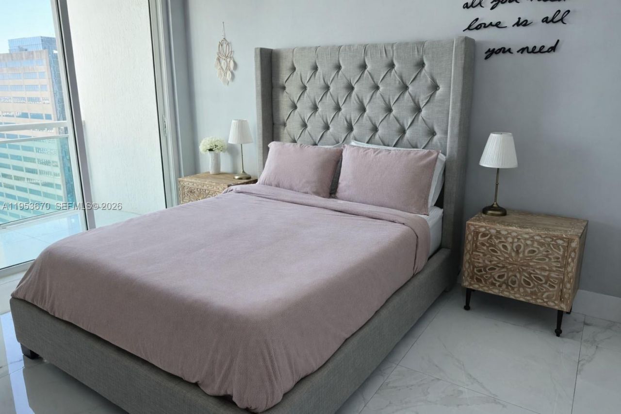 951 Brickell Ave, Unit 3304, Miami, FL 33131 Photo