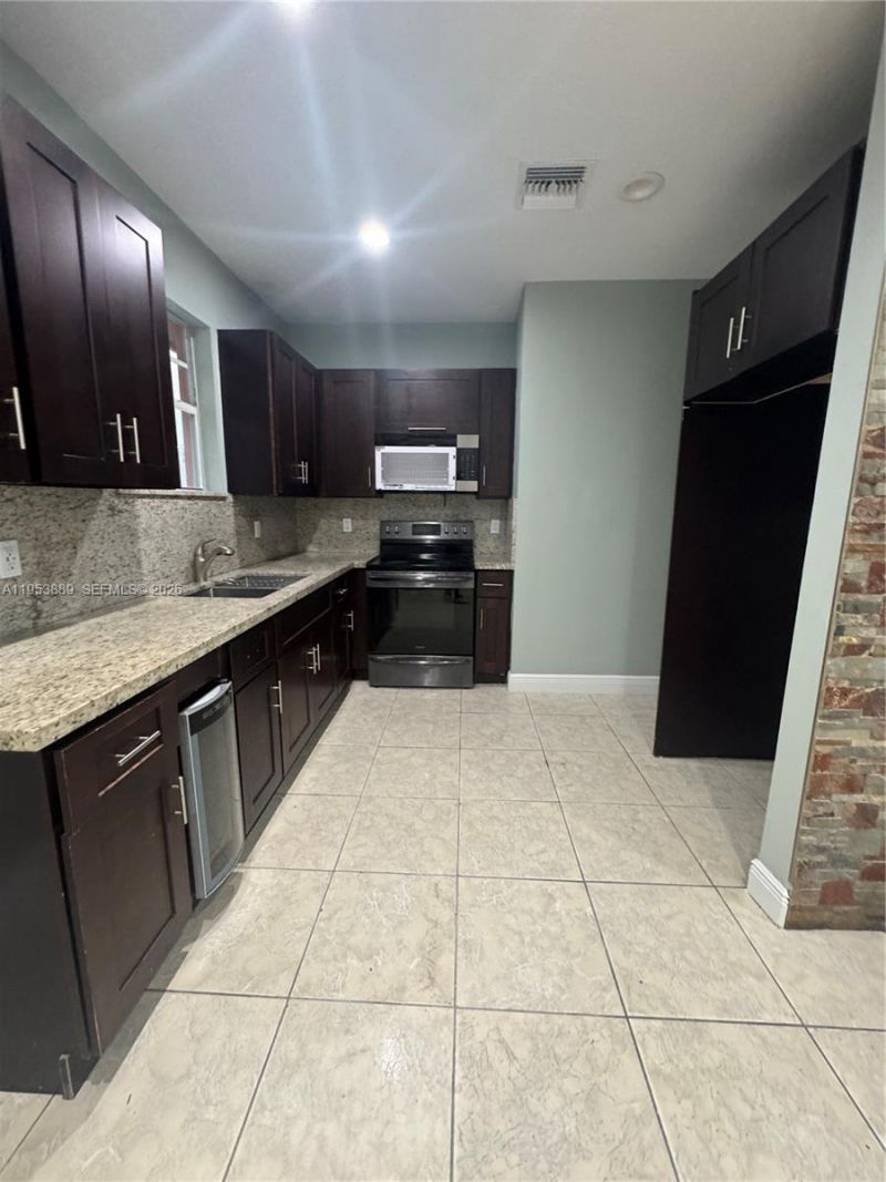 601 NW 97th St , Unit 601, Miami, FL 33150 Photo