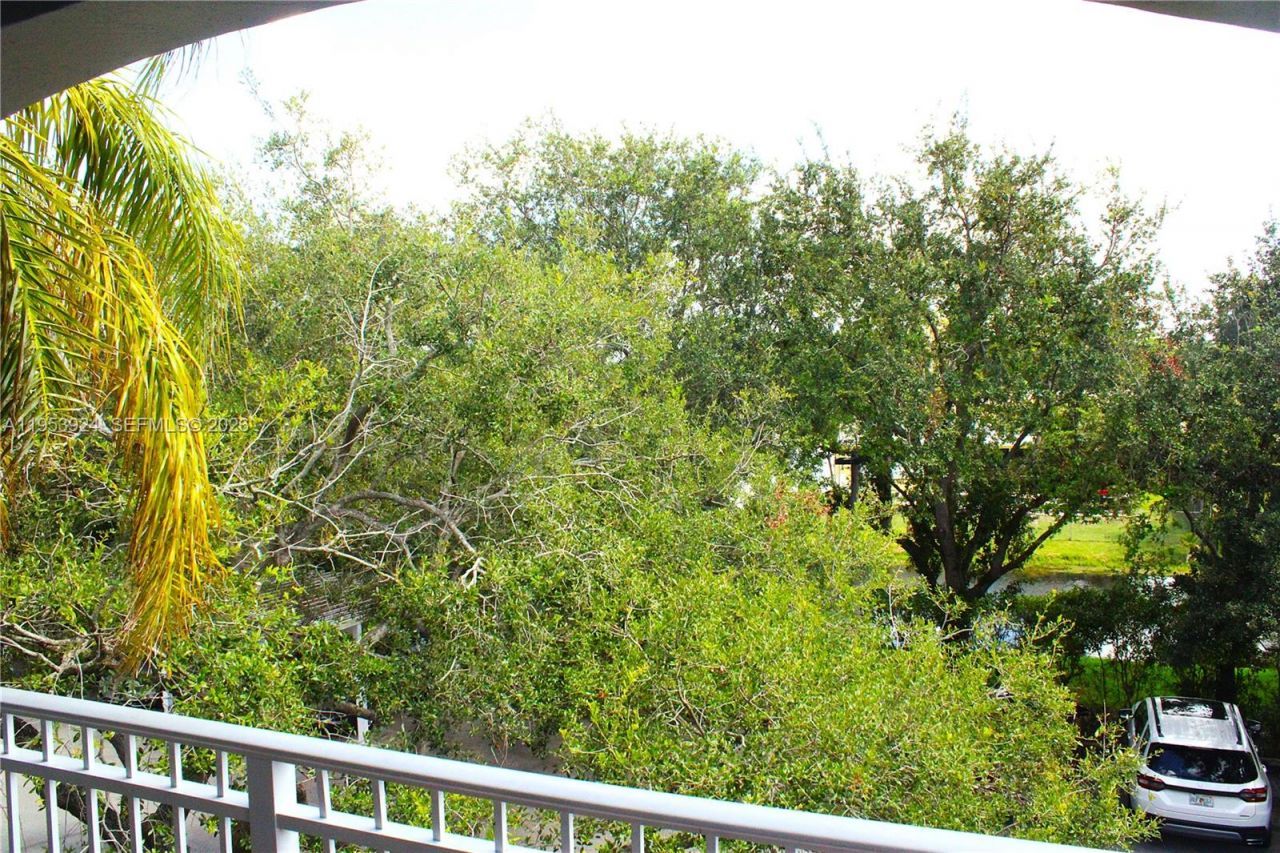 9650 NW 2nd St, Unit 4-301, Pembroke Pines, FL 33024 Photo