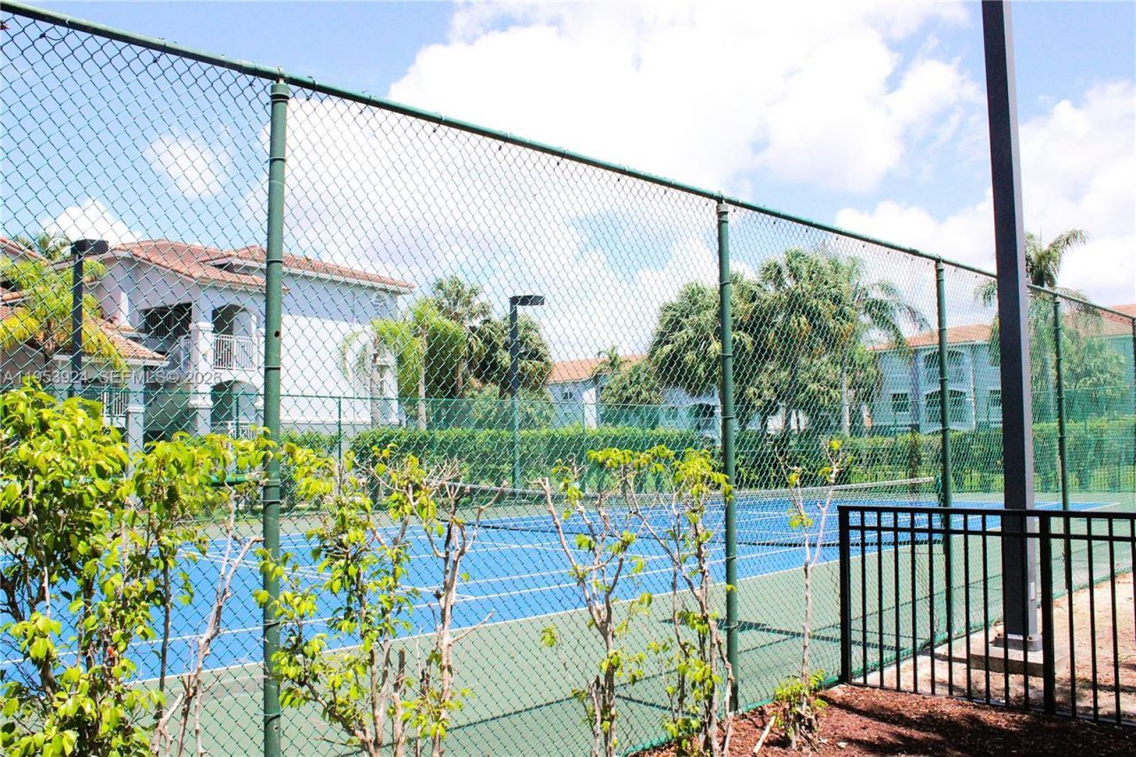 9650 NW 2nd St, Unit 4-301, Pembroke Pines, FL 33024 Photo