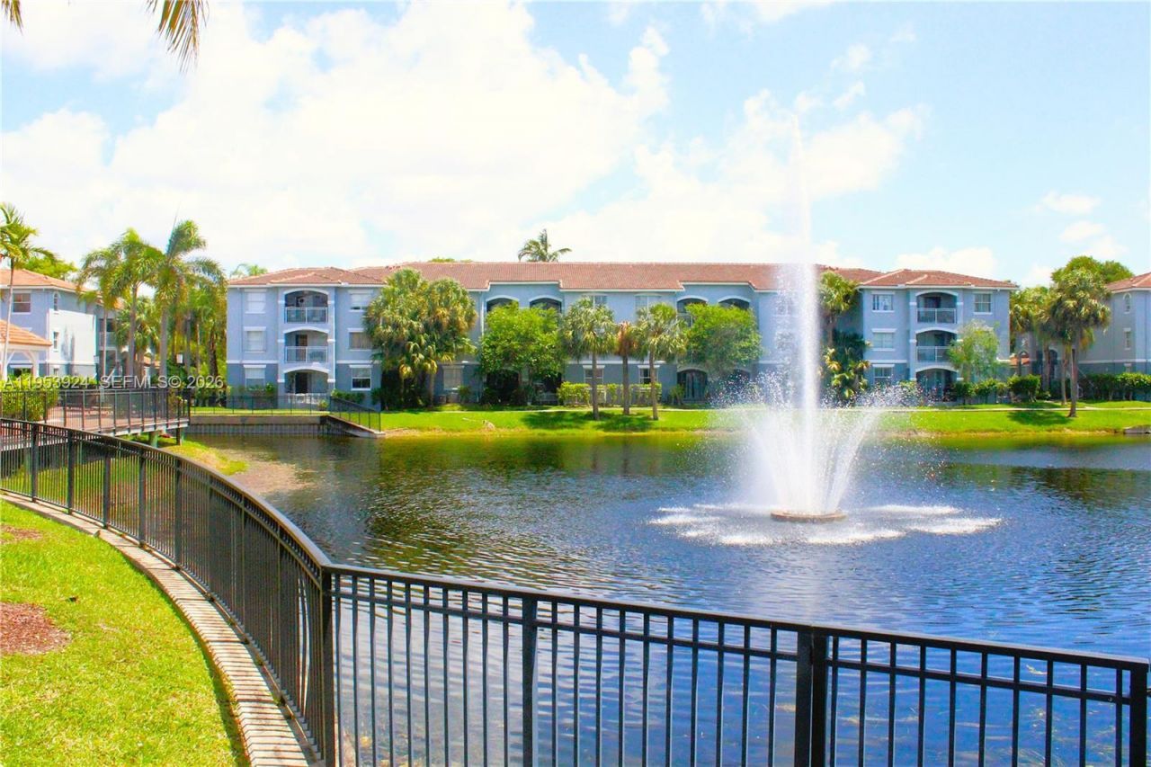 9650 NW 2nd St, Unit 4-301, Pembroke Pines, FL 33024 Photo