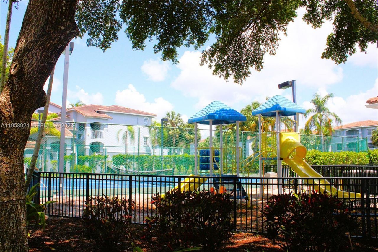 9650 NW 2nd St, Unit 4-301, Pembroke Pines, FL 33024 Photo