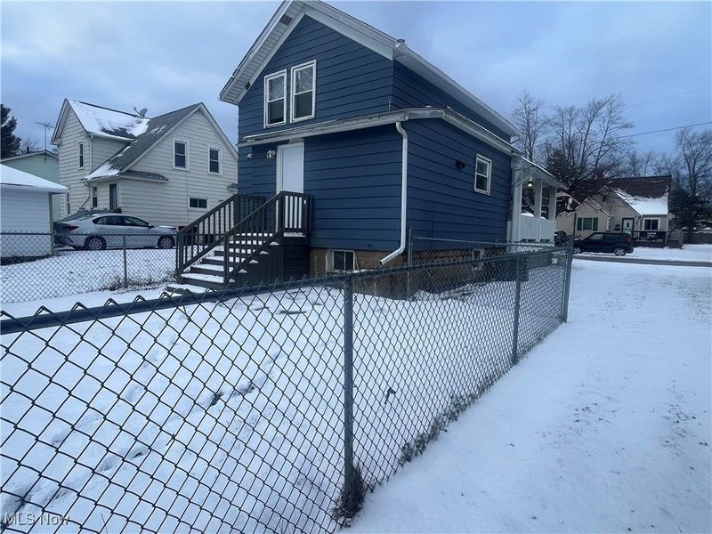 665 Crown Avenue, Ravenna, OH 44266 Photo 2