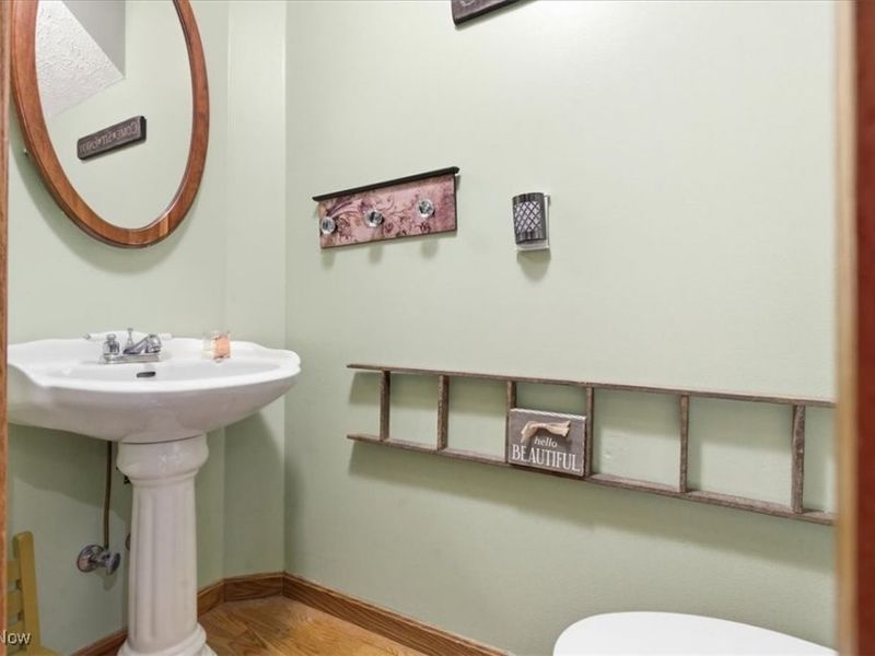 1621 Lakewood Circle, Washington, WV 26181 Photo 11