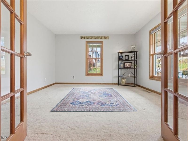 1621 Lakewood Circle, Washington, WV 26181 Photo 9