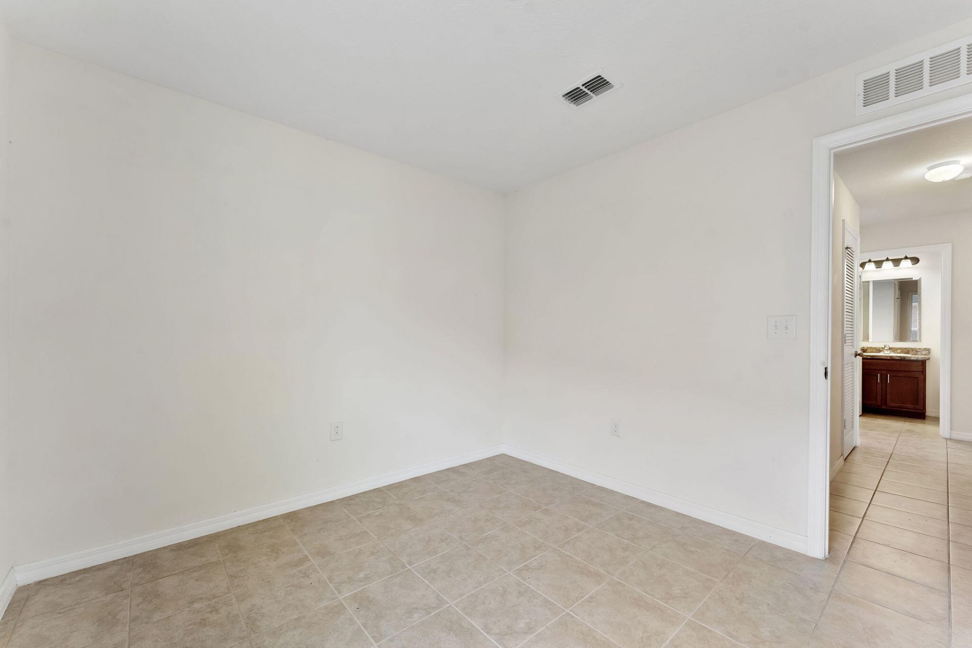 5330 NW Pine Trail Circle, Port Saint Lucie, FL 34983 Photo