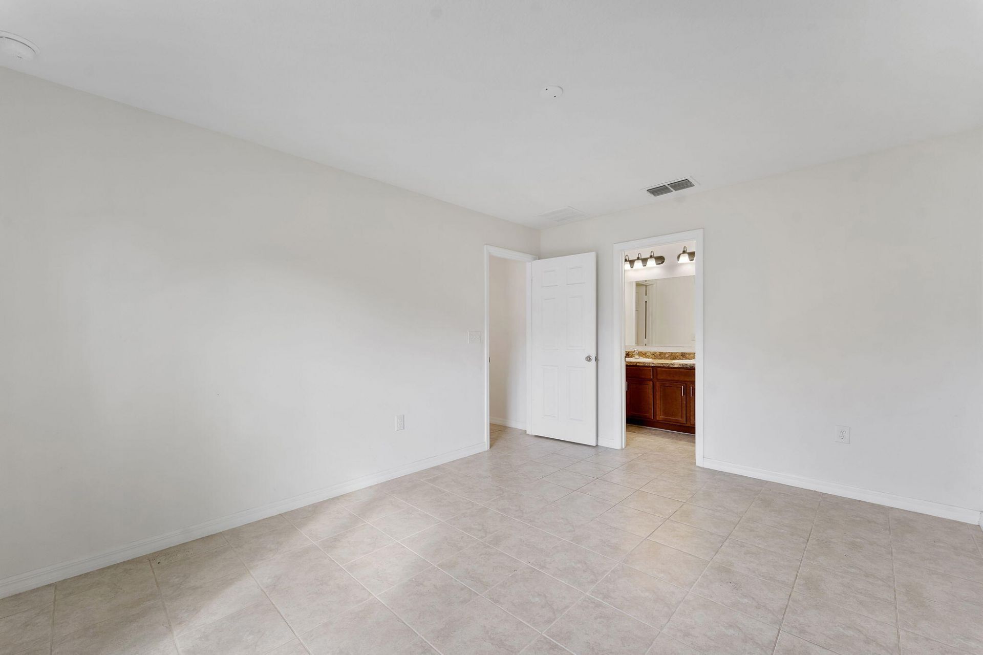 5330 NW Pine Trail Circle, Port Saint Lucie, FL 34983 Photo