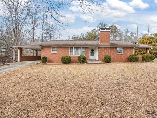 806 7th Avenue, Mayodan, NC 27027