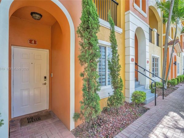 121 NW 2nd Ave, Unit 4, Hallandale Beach, FL 33009