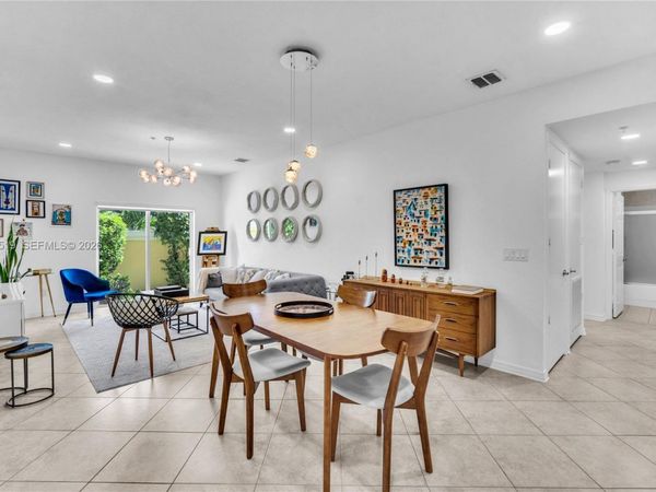 121 NW 2nd Ave, Unit 4, Hallandale Beach, FL 33009