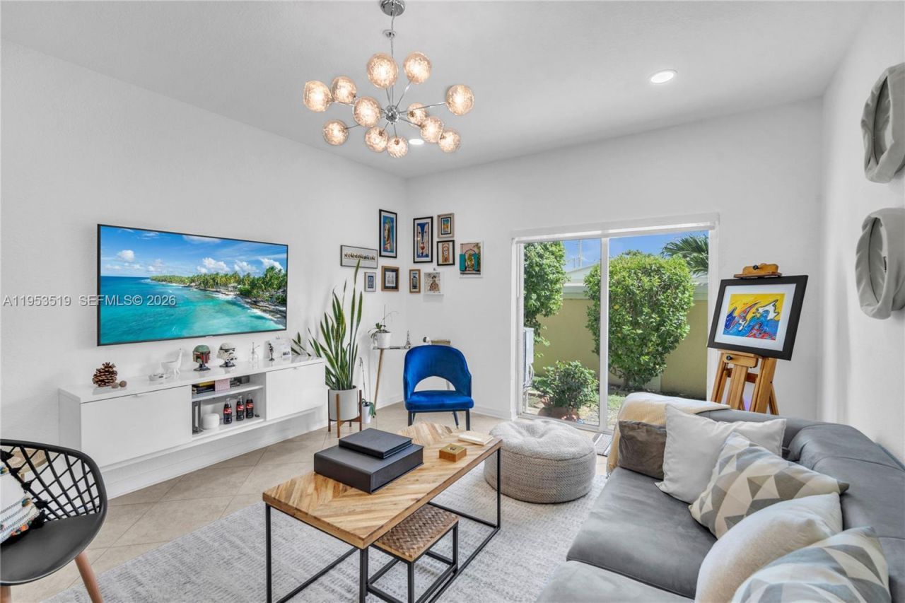 121 NW 2nd Ave, Unit 4, Hallandale Beach, FL 33009 Photo