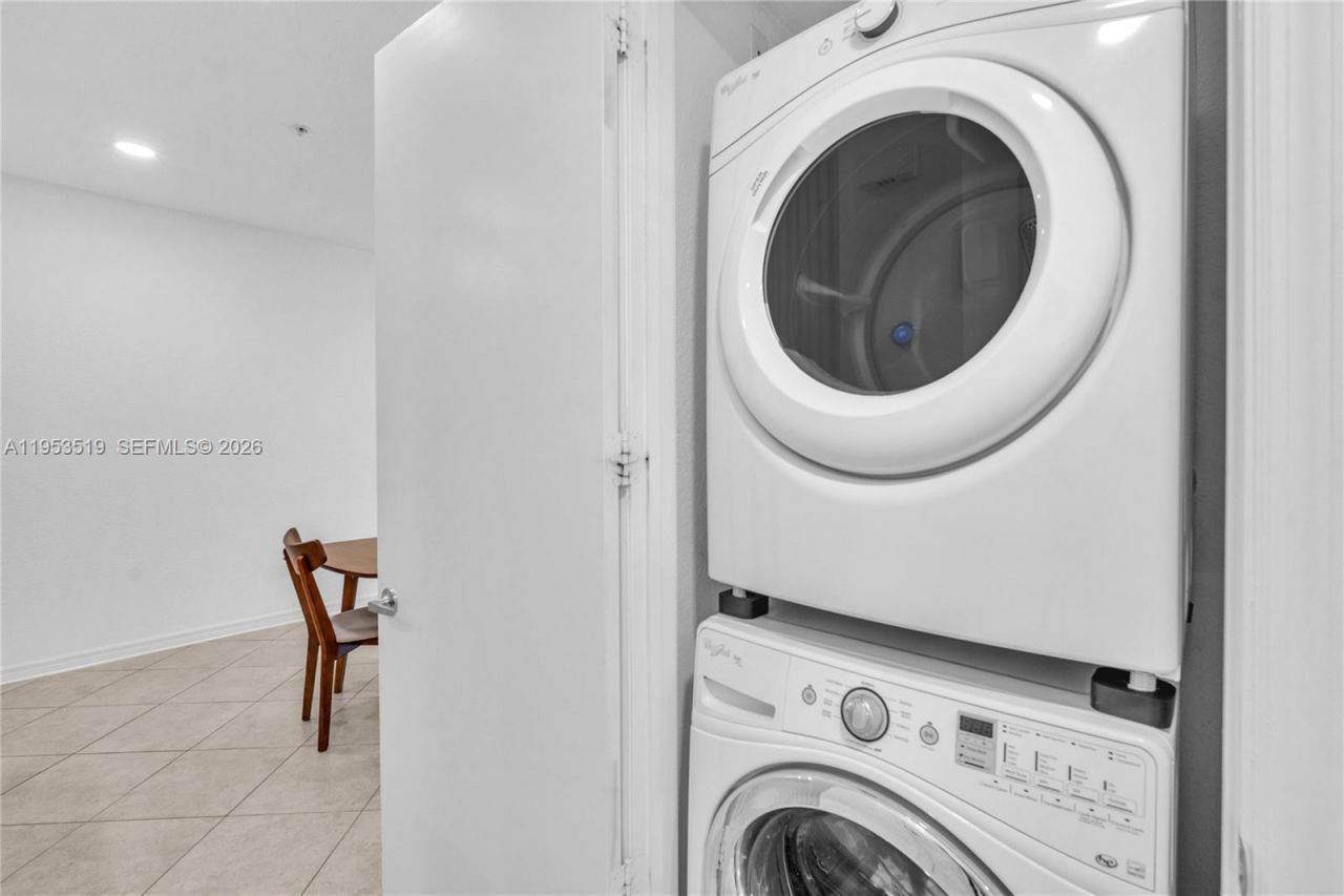 121 NW 2nd Ave, Unit 4, Hallandale Beach, FL 33009 Photo