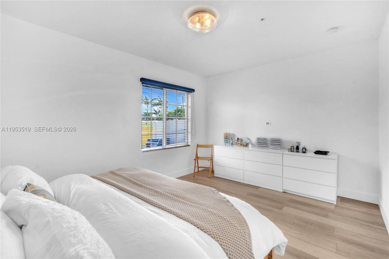 121 NW 2nd Ave, Unit 4, Hallandale Beach, FL 33009 Photo