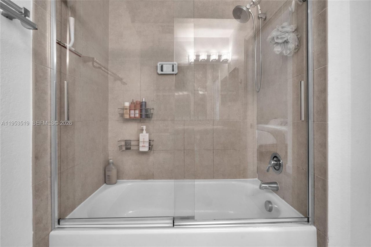 121 NW 2nd Ave, Unit 4, Hallandale Beach, FL 33009 Photo