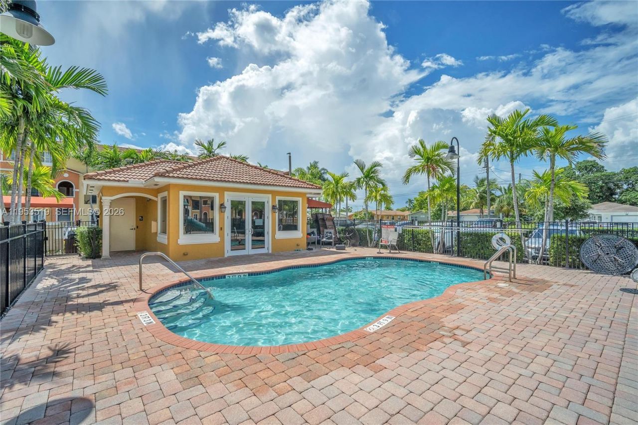 121 NW 2nd Ave, Unit 4, Hallandale Beach, FL 33009 Photo