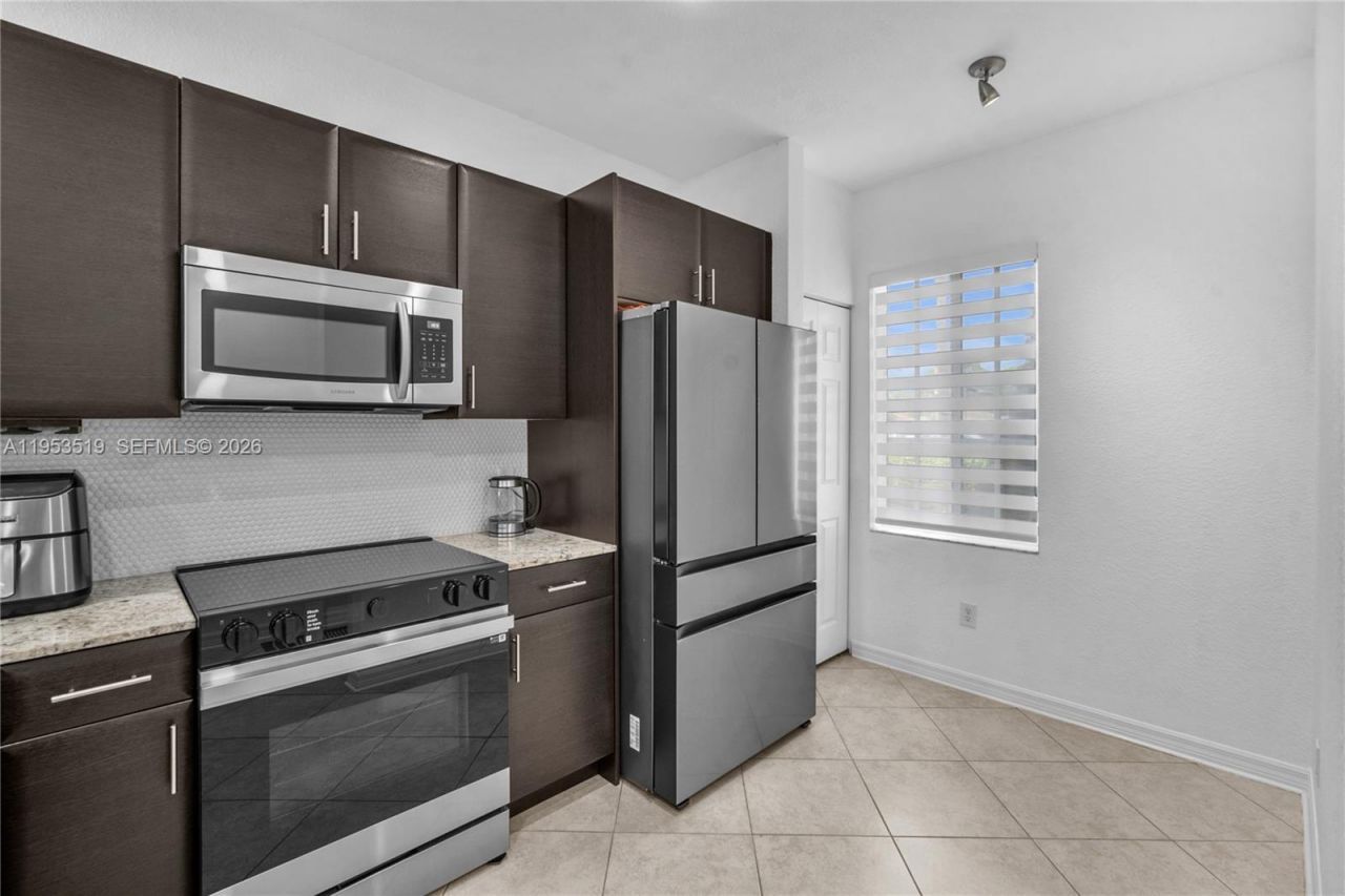 121 NW 2nd Ave, Unit 4, Hallandale Beach, FL 33009 Photo