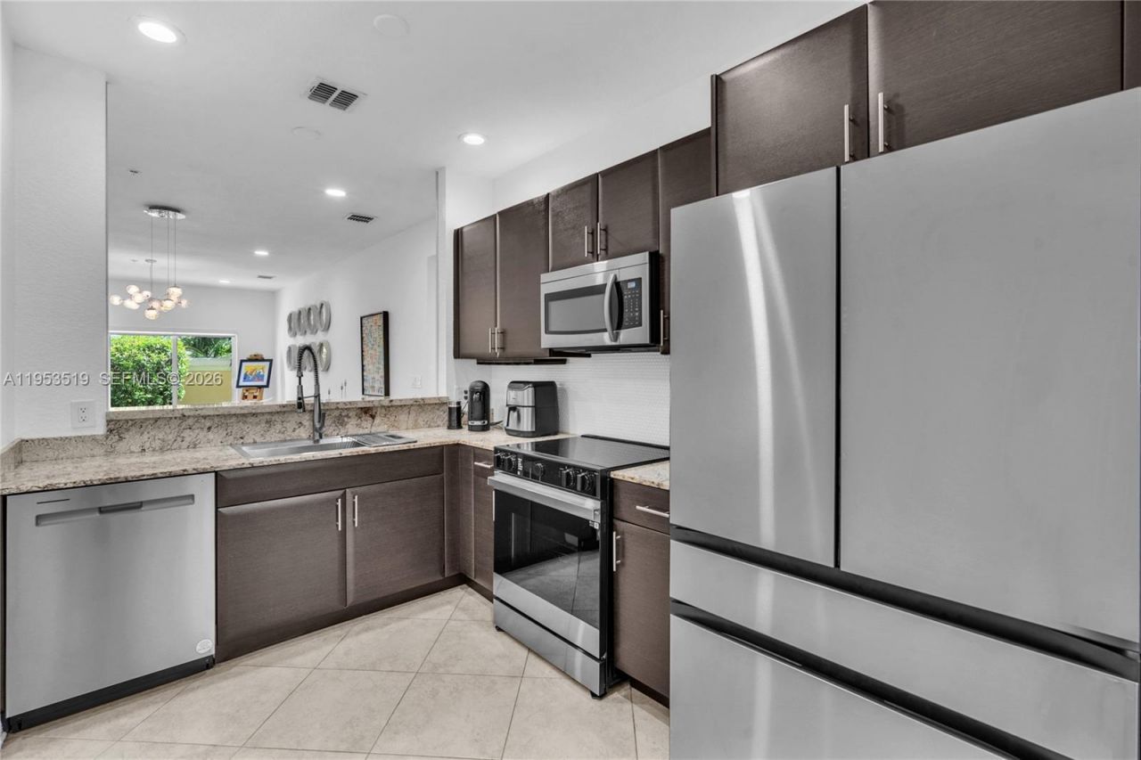 121 NW 2nd Ave, Unit 4, Hallandale Beach, FL 33009 Photo