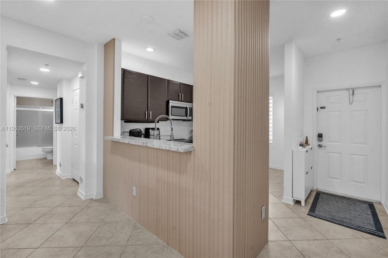 121 NW 2nd Ave, Unit 4, Hallandale Beach, FL 33009 Photo