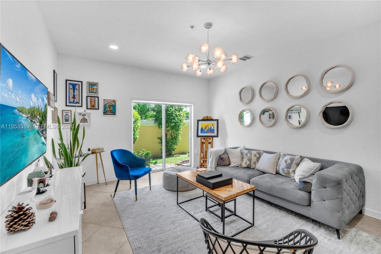 121 NW 2nd Ave, Unit 4, Hallandale Beach, FL 33009 Photo