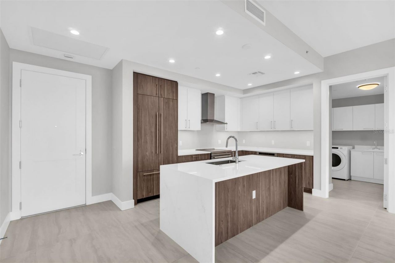 275 1st Avenue S, Unit 2807, Saint Petersburg, FL 33701 Photo