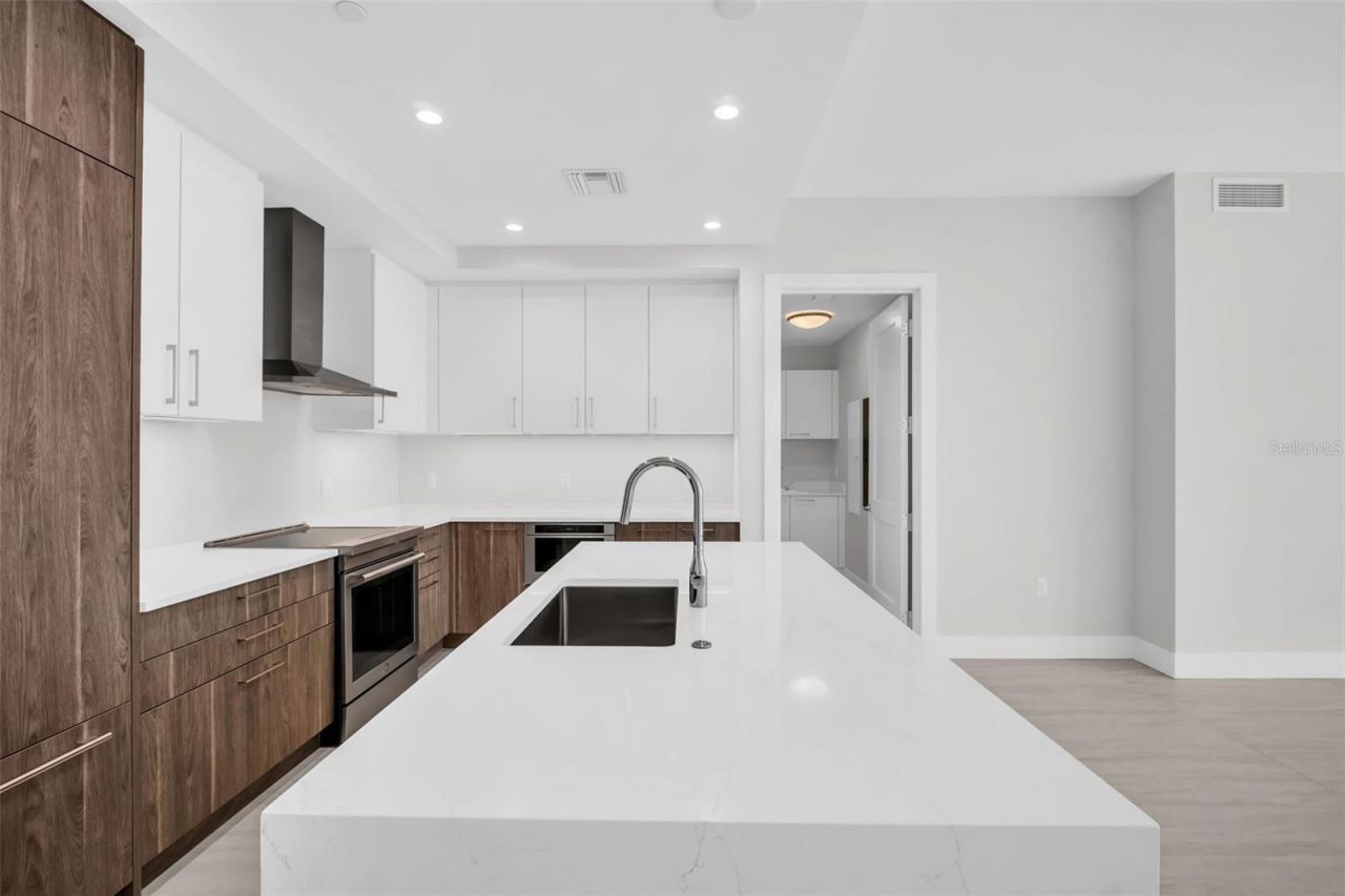 275 1st Avenue S, Unit 2807, Saint Petersburg, FL 33701 Photo