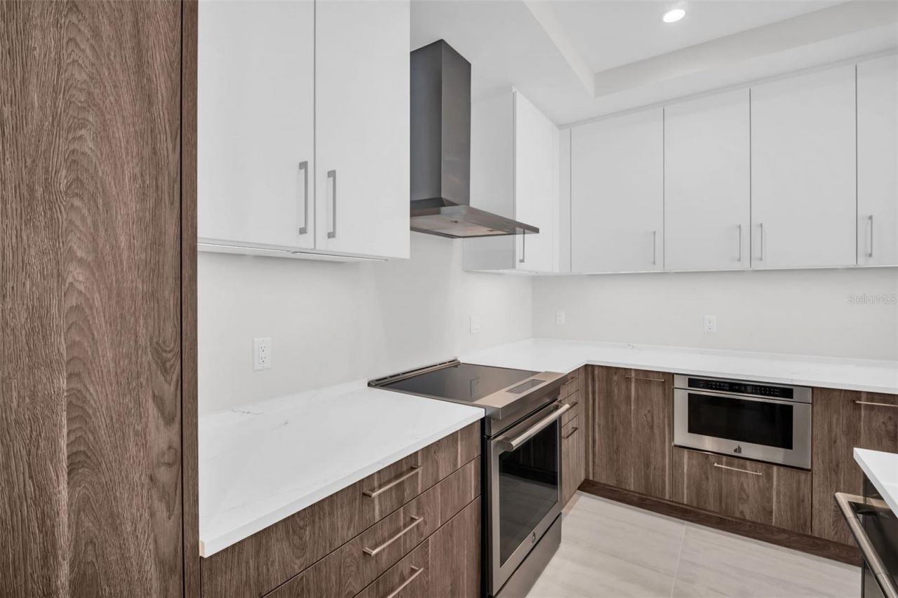 275 1st Avenue S, Unit 2807, Saint Petersburg, FL 33701 Photo