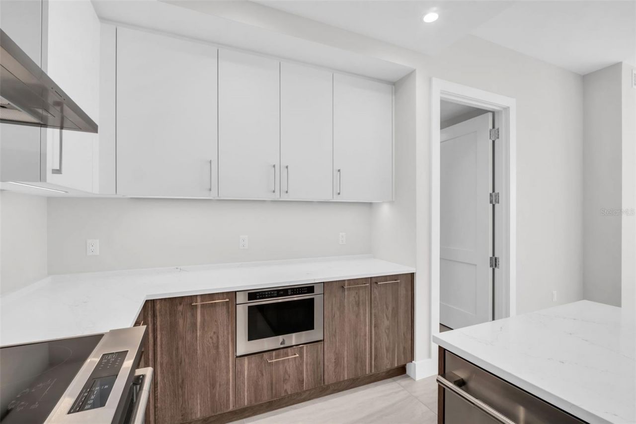 275 1st Avenue S, Unit 2807, Saint Petersburg, FL 33701 Photo